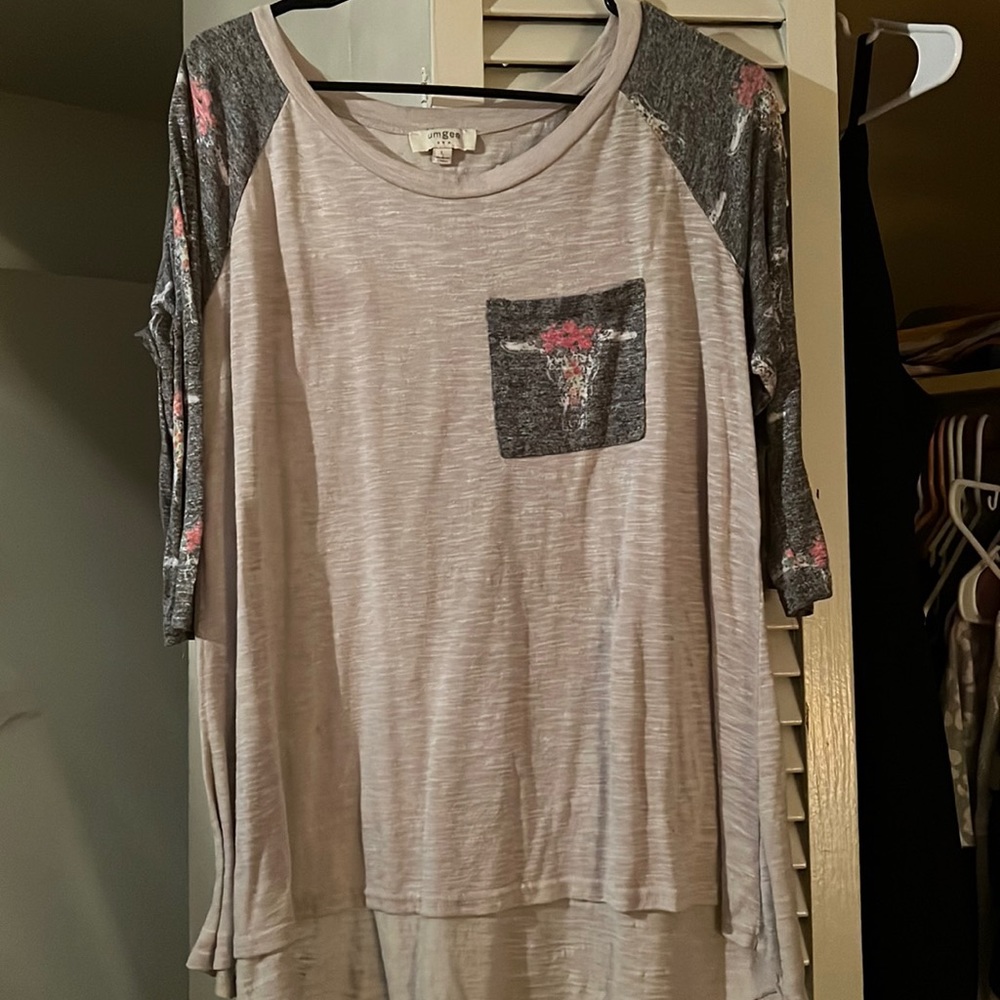 Size large Umgee shirt with cow skulls and flowers
